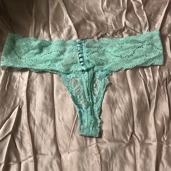 Blue thong - Picture 2 of 2